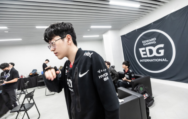 上的坚持 上的坚持